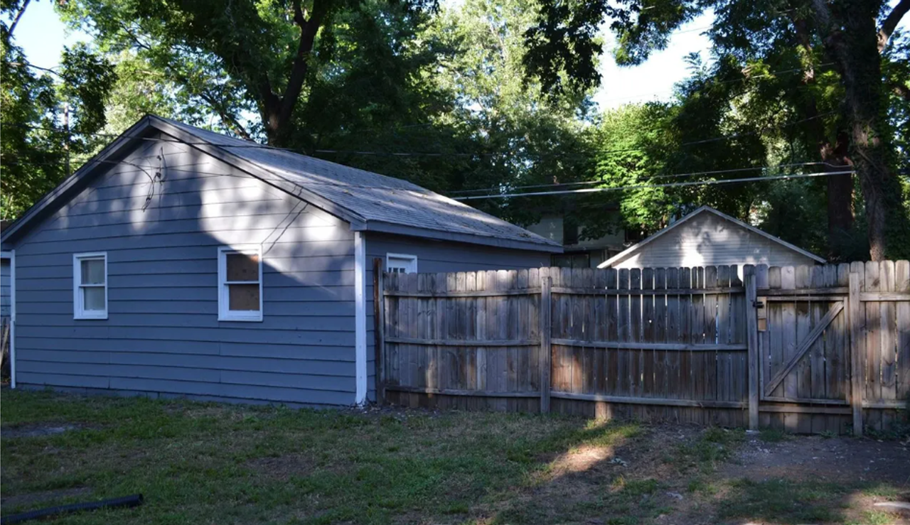 1272 Sw Mulvane St - Photo 3 of 14