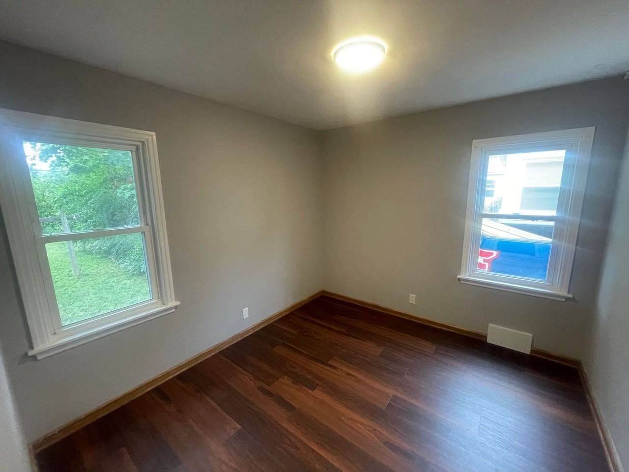 4441 N 40th St - Photo 4 of 10