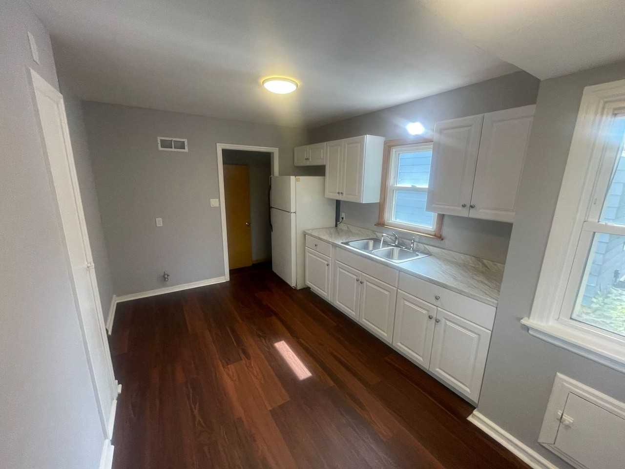 4441 N 40th St - Photo 5 of 10