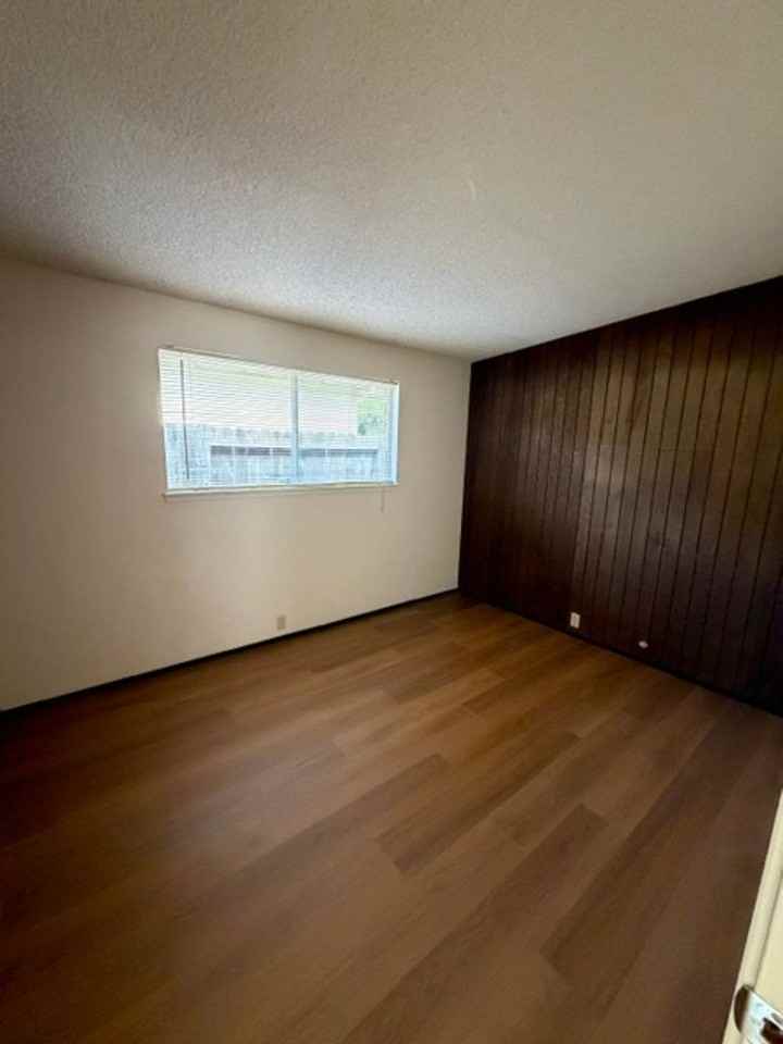 557 Villanova Dr - Photo 6 of 17