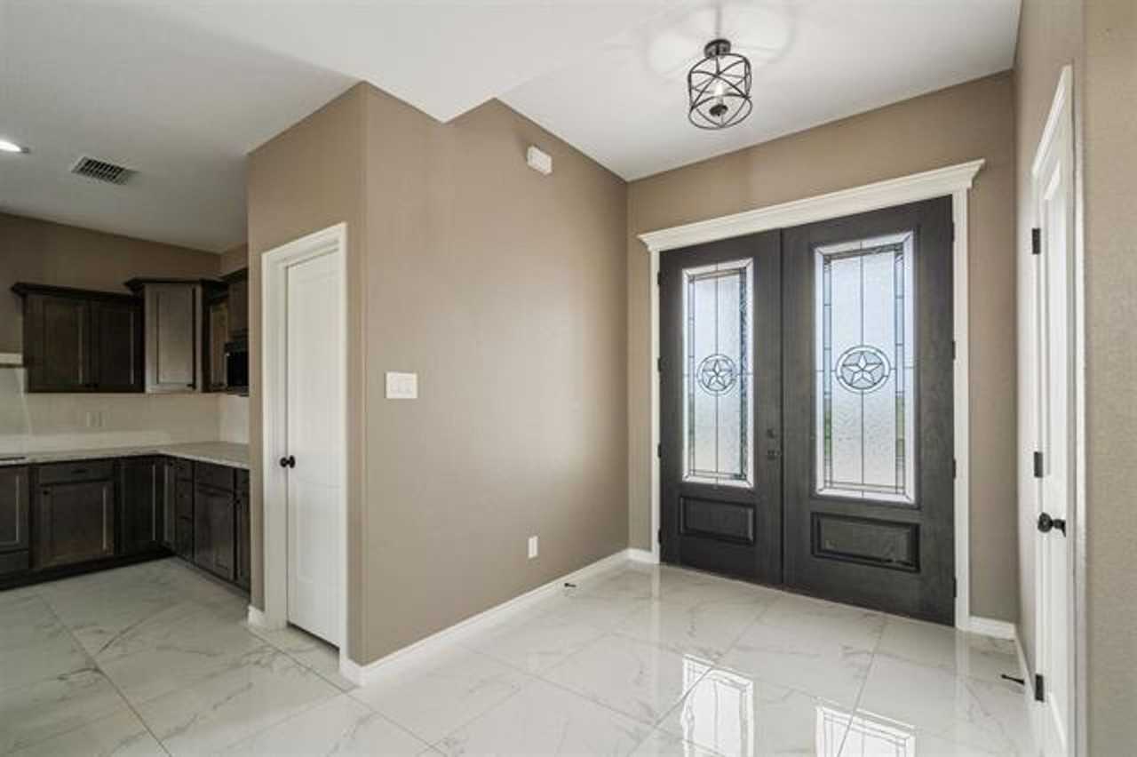 257 Buenos Aires Dr - Photo 2 of 25