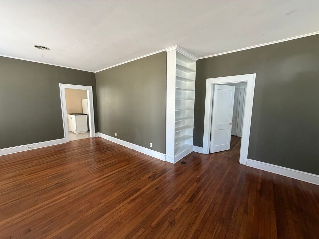 3432 Broadmoor Blvd - Photo 3 of 21