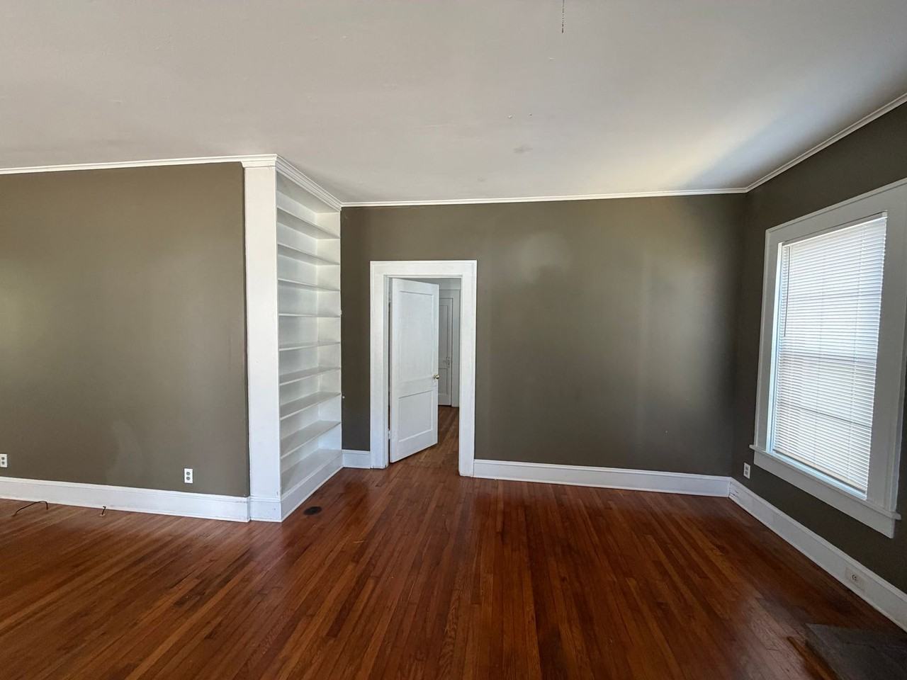 3432 Broadmoor Blvd - Photo 4 of 21