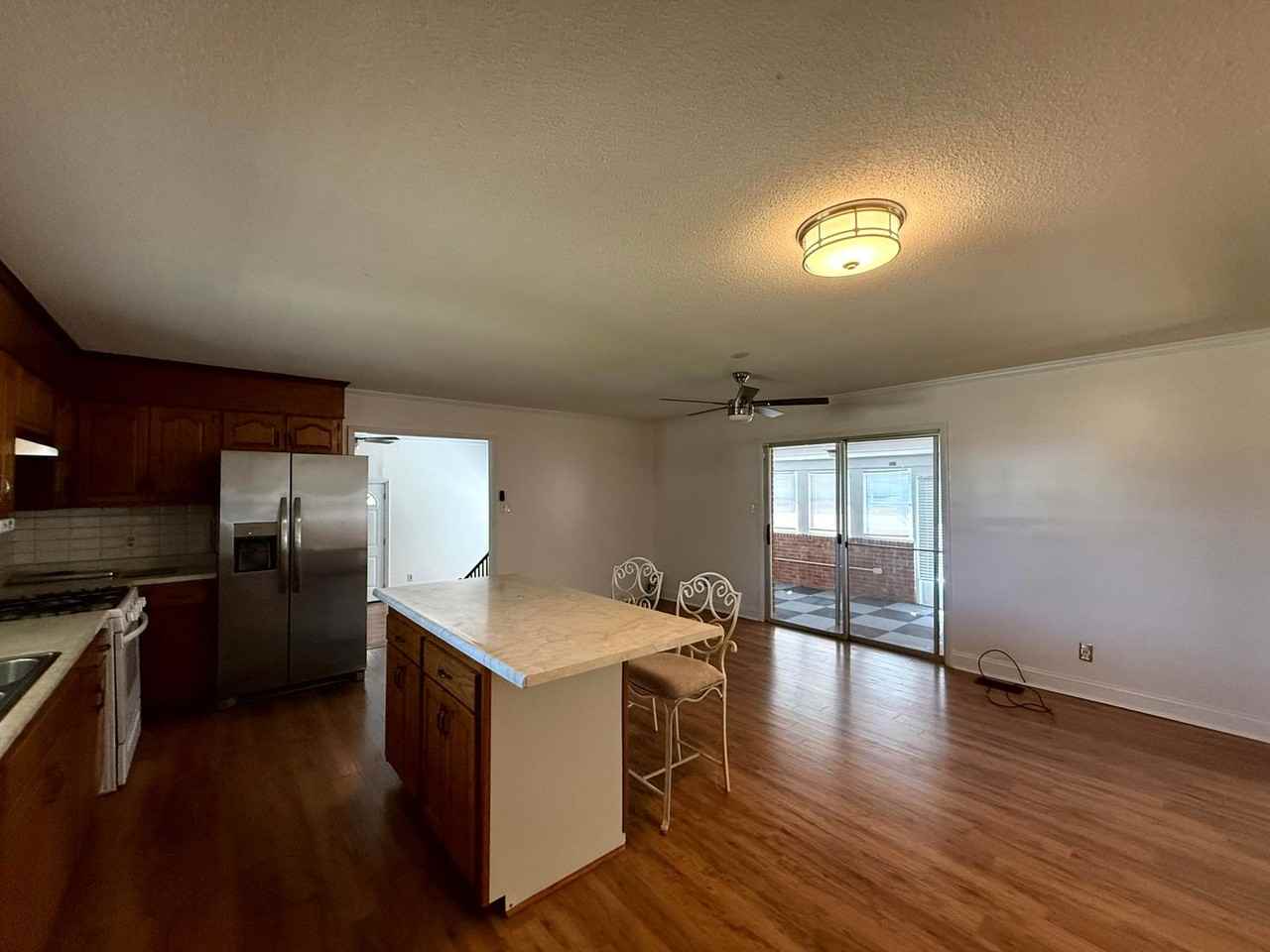 6441 Kincross Ave - Photo 3 of 20