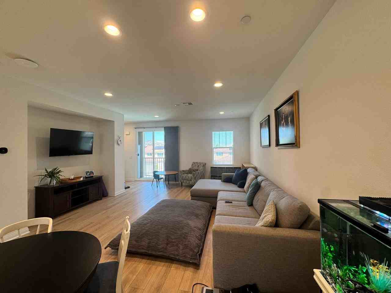 8648 Amherst St - Photo 4 of 20