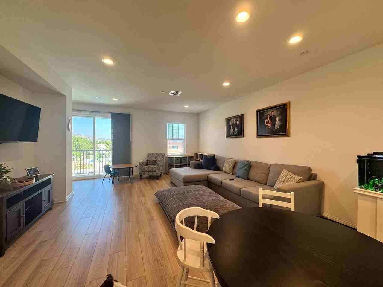 8648 Amherst St - Photo 5 of 20