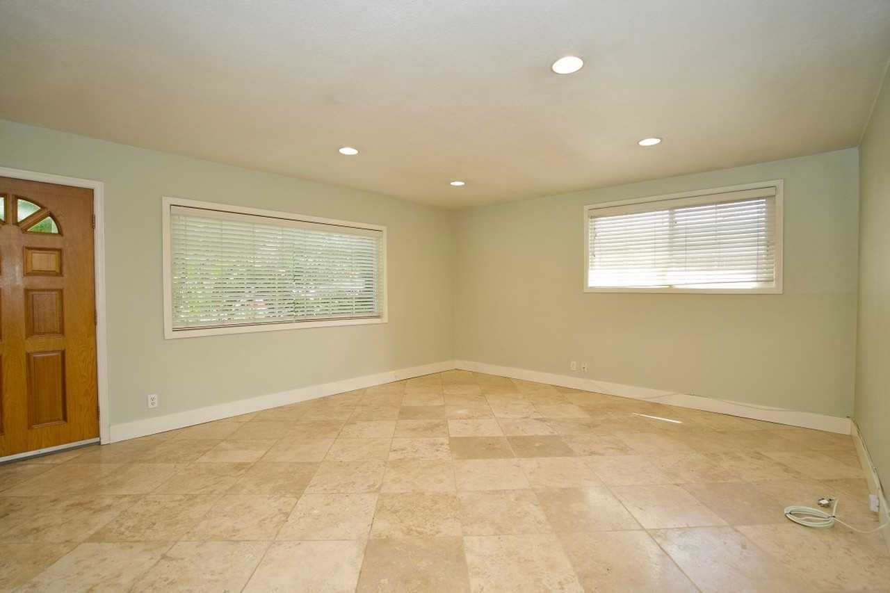 1383 Spruce St - Photo 4 of 20