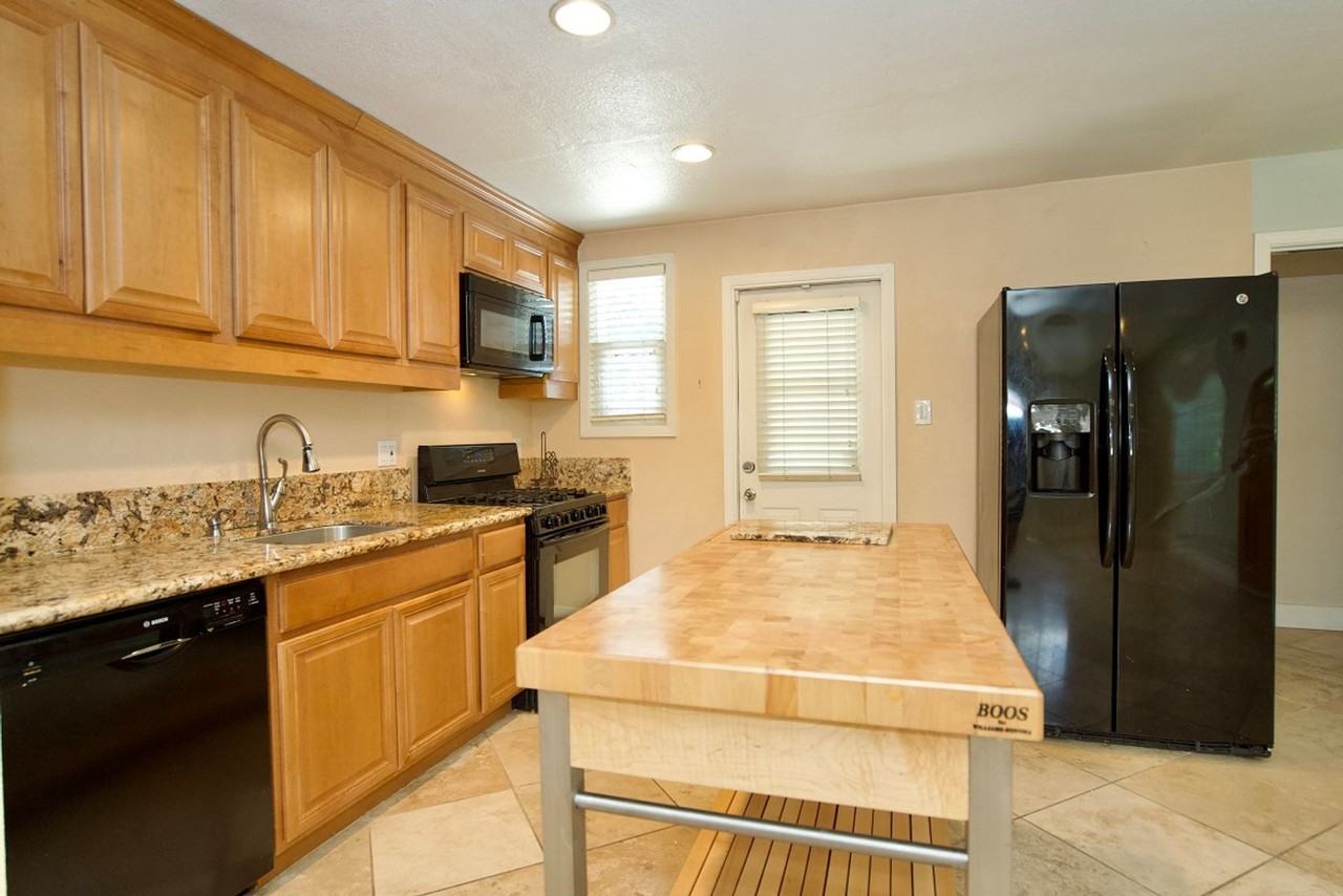 1383 Spruce St - Photo 6 of 20