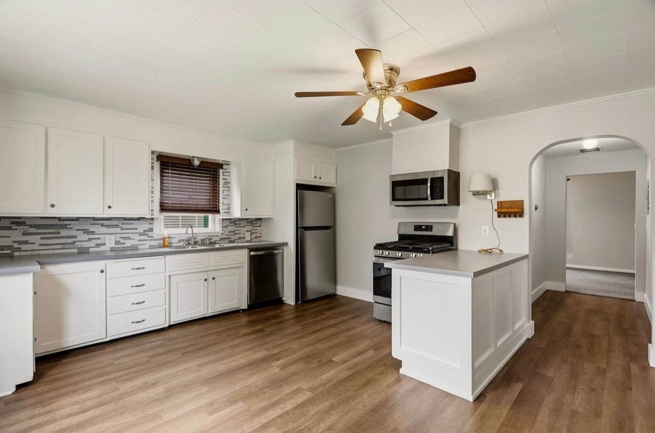 225 Wellington St - Photo 4 of 10