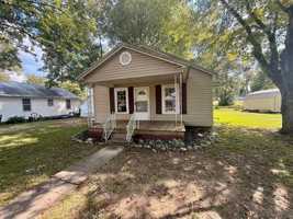 featured image of 1049 W Woodrow St