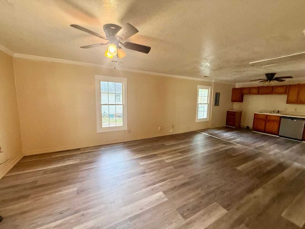 1049 W Woodrow St - Photo 2 of 8