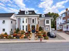 featured image of 382 E Merrimack St