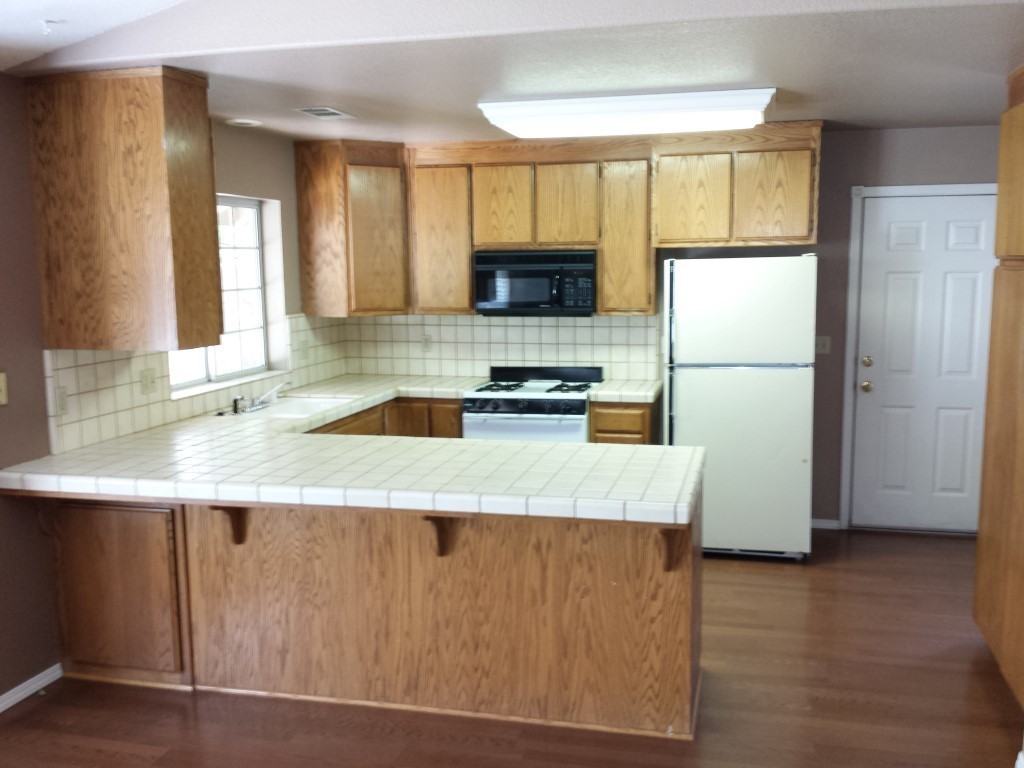 2177 Hacienda St - Photo 5 of 17