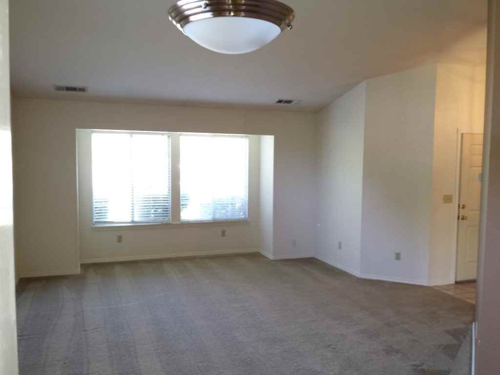 2177 Hacienda St - Photo 7 of 17