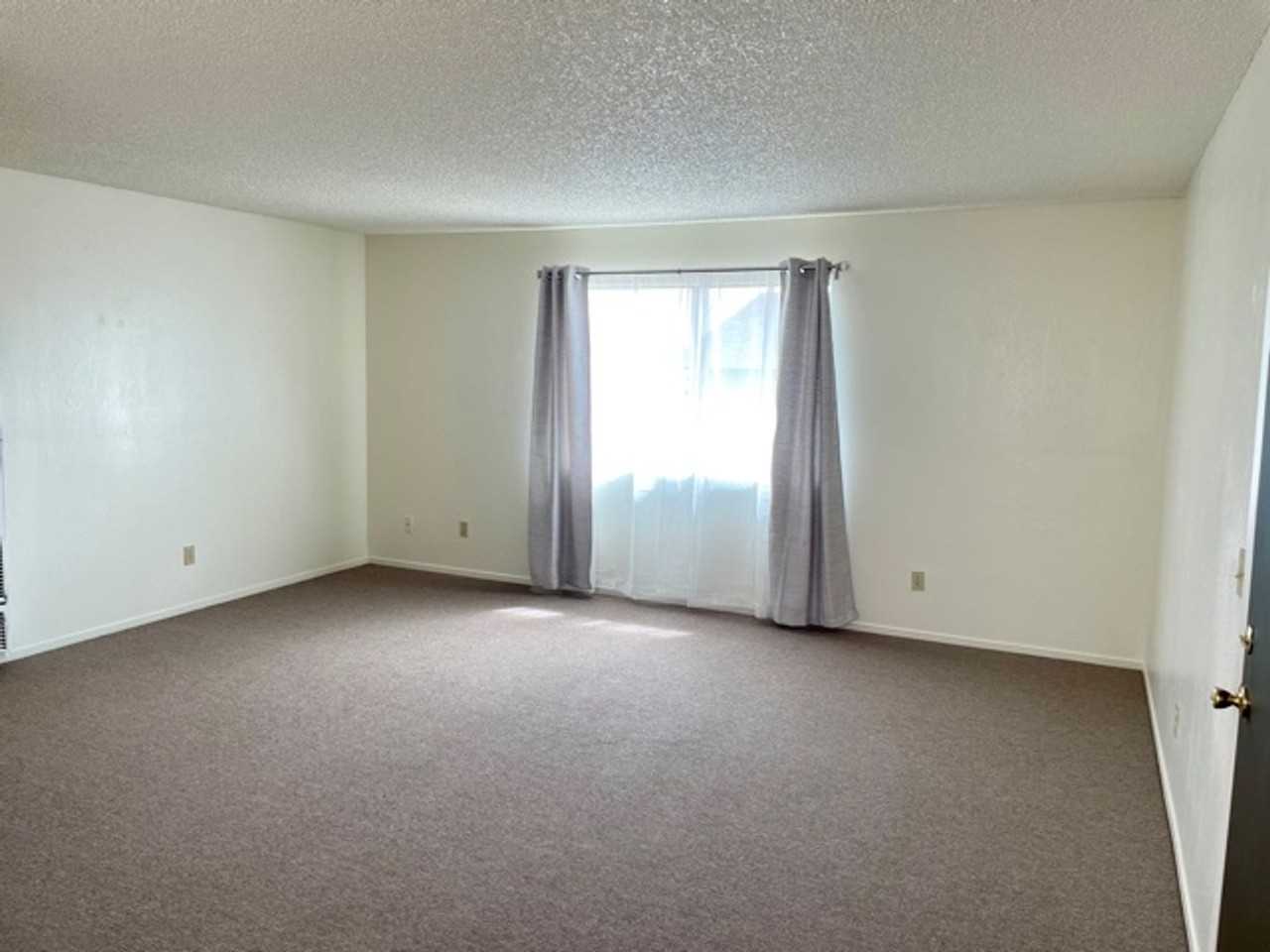 880 S 10th St - Photo 2 of 15