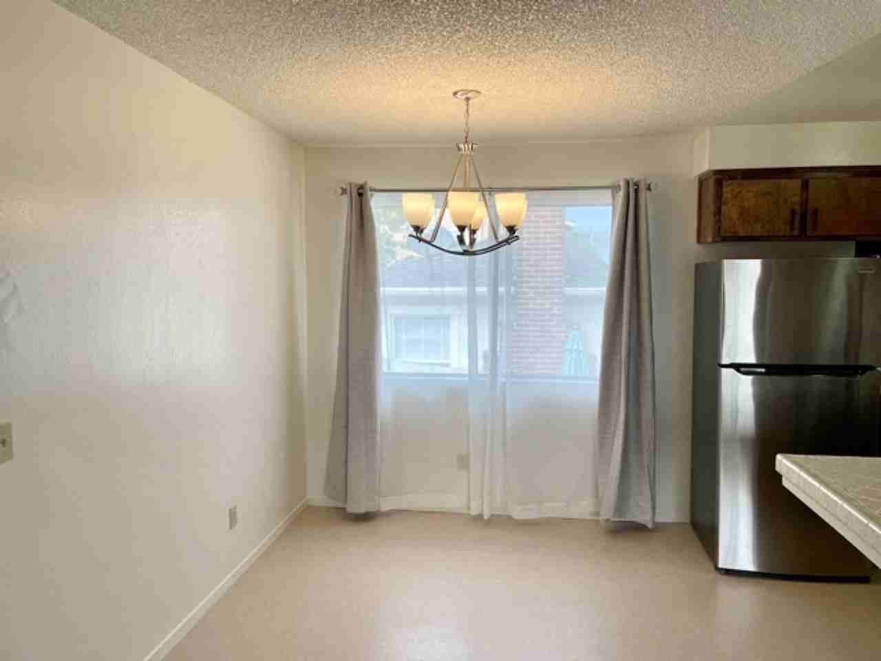 880 S 10th St - Photo 4 of 15