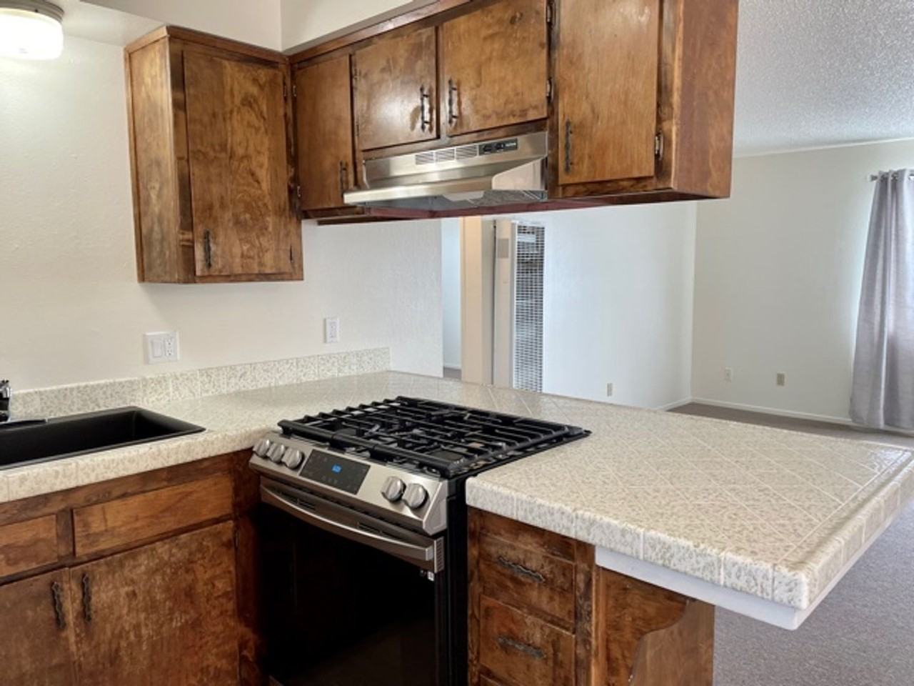 880 S 10th St - Photo 6 of 15