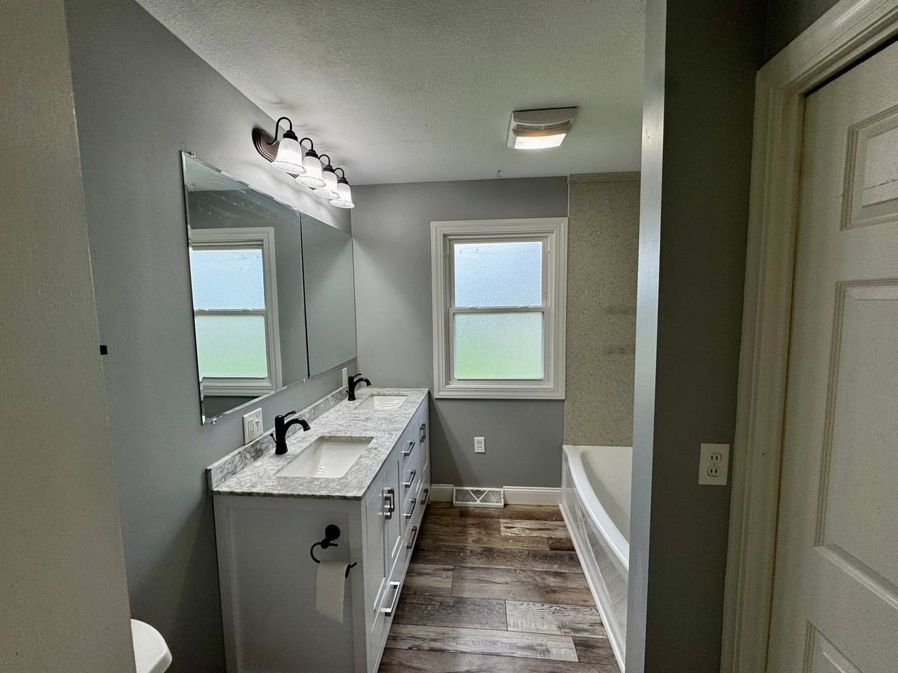 119 E 4th St - Photo 5 of 22