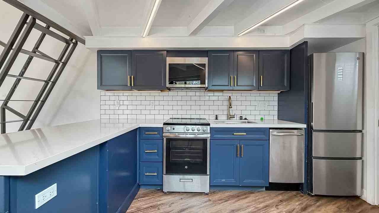 6029 Market St - Photo 4 of 10