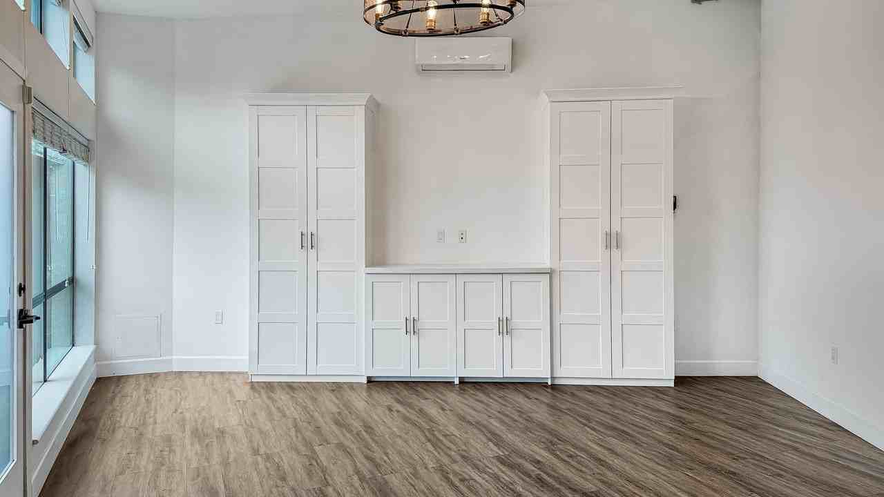 6029 Market St - Photo 7 of 10