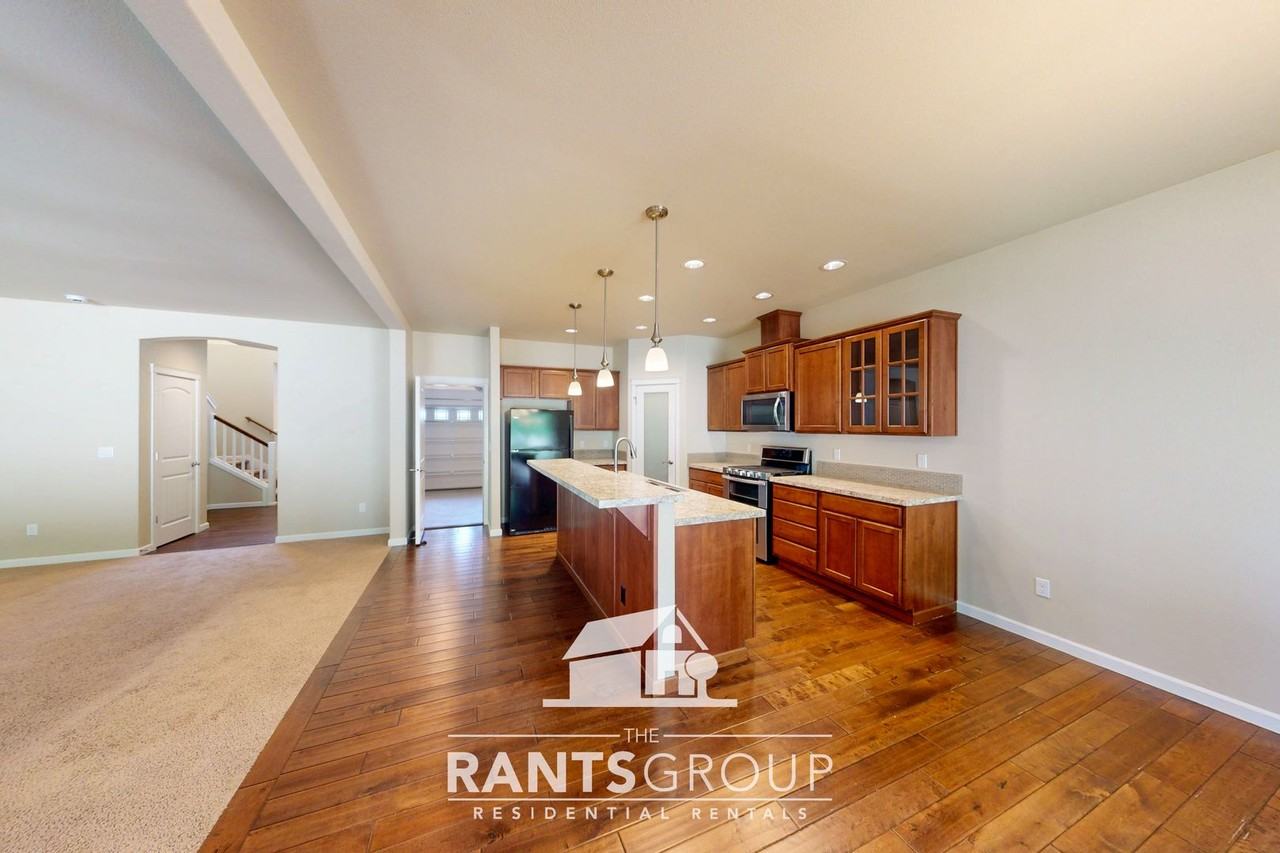 4322 Dudley Dr Ne - Photo 4 of 20