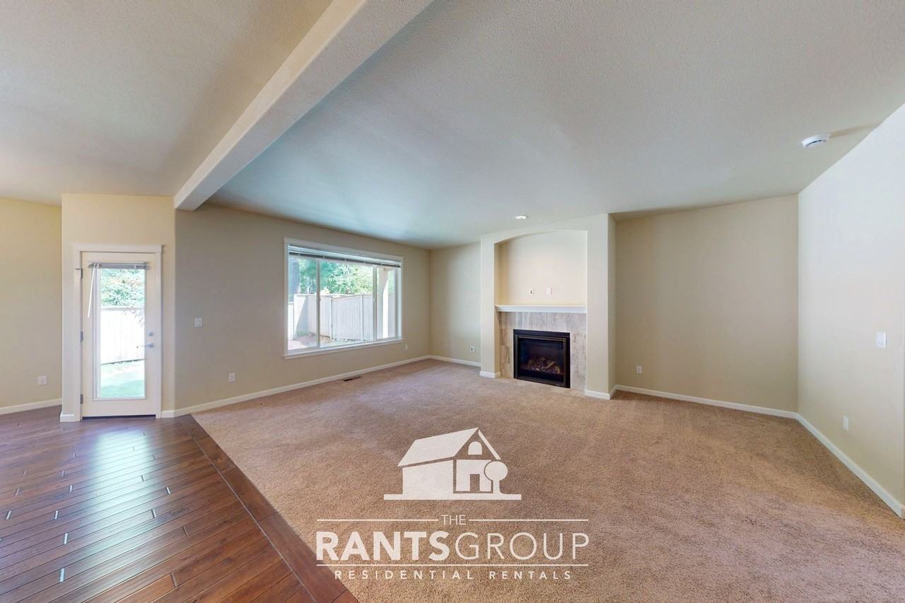 4322 Dudley Dr Ne - Photo 5 of 20