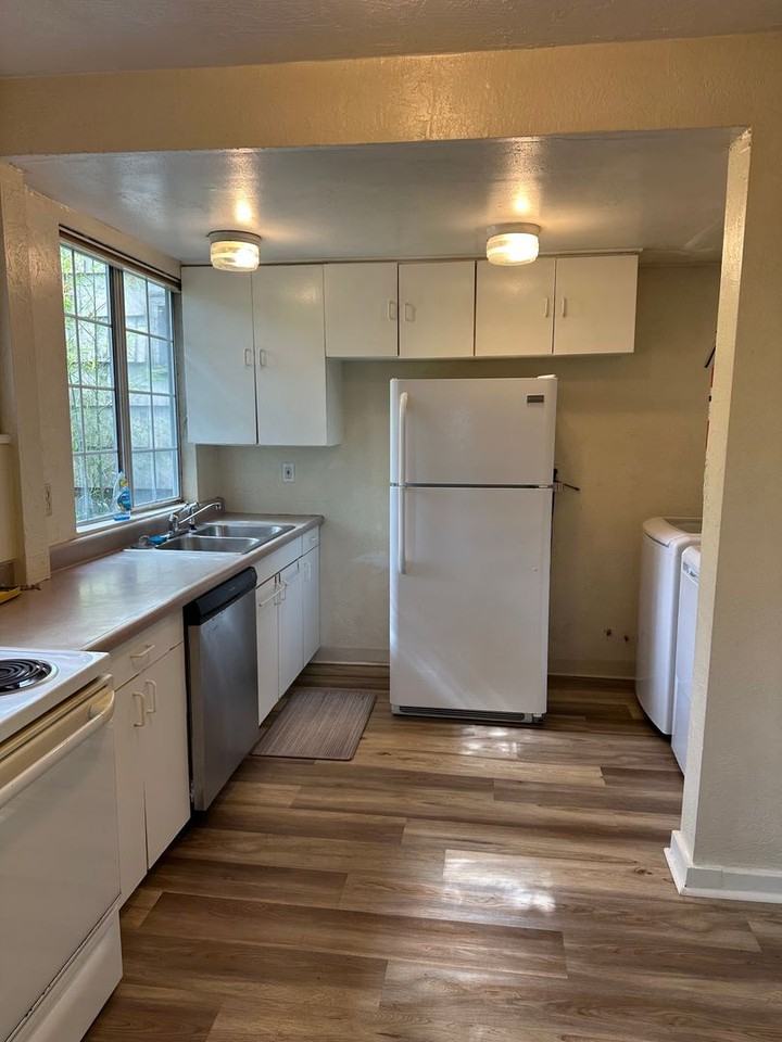 6247 35th Ave Ne - Photo 4 of 24