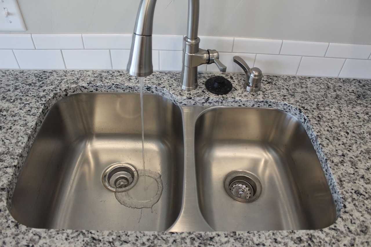 585 Baker St - Photo 6 of 12