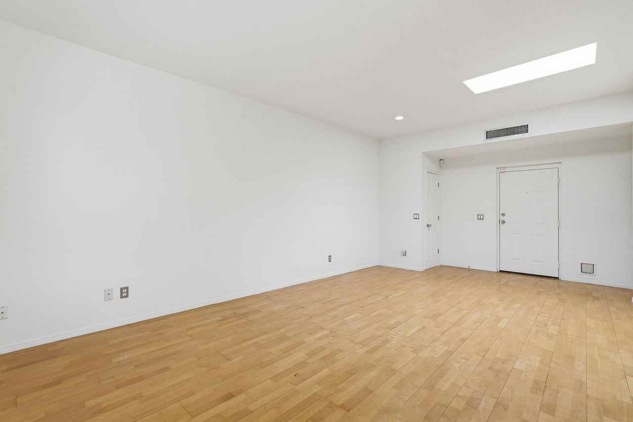 1735 E. 8th St. - Photo 5 of 22