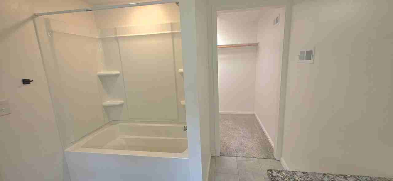 3312 S Graystone Ave - Photo 4 of 23