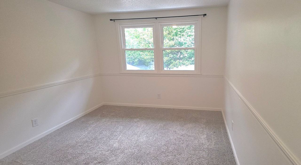 3312 S Graystone Ave - Photo 6 of 23