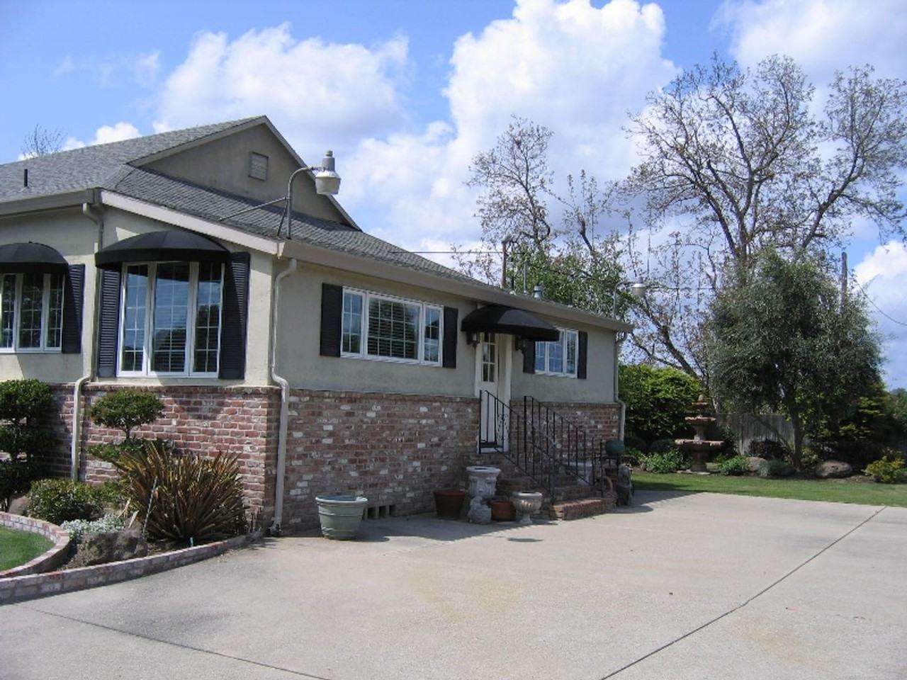 8537 Pezzi Rd - Photo 2 of 23