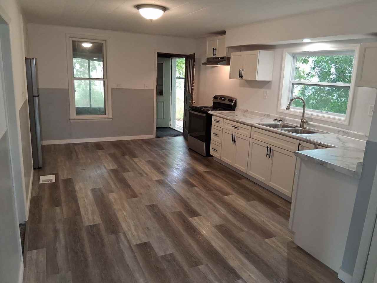 801 8th Ave - Photo 2 of 9