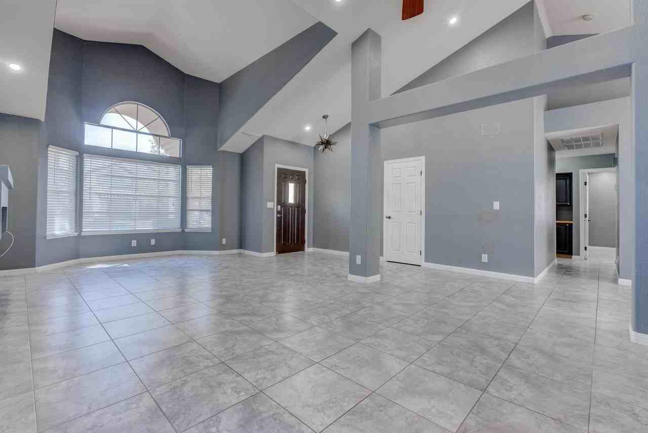 7817 Cape Vista Ln - Photo 3 of 47