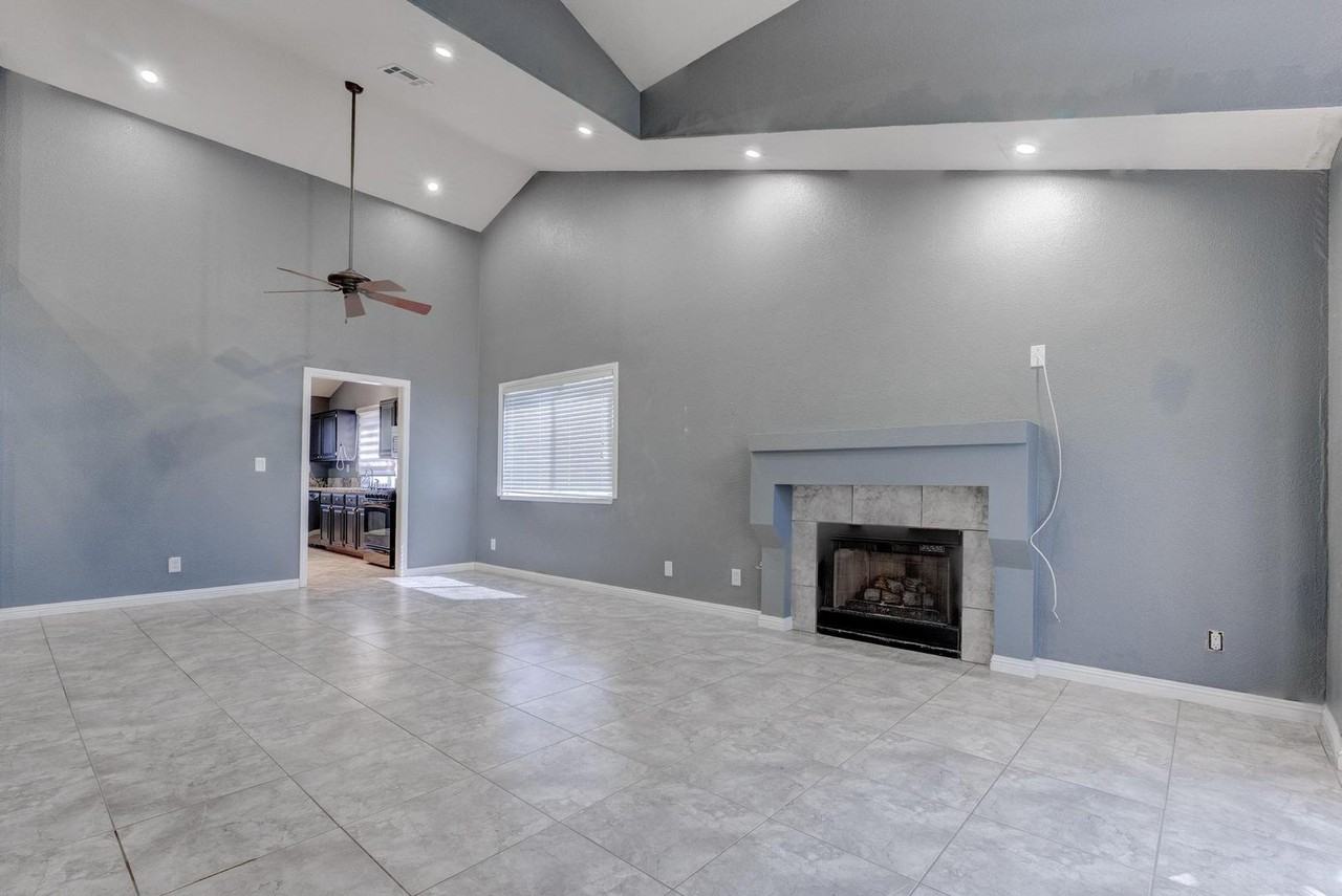 7817 Cape Vista Ln - Photo 4 of 47