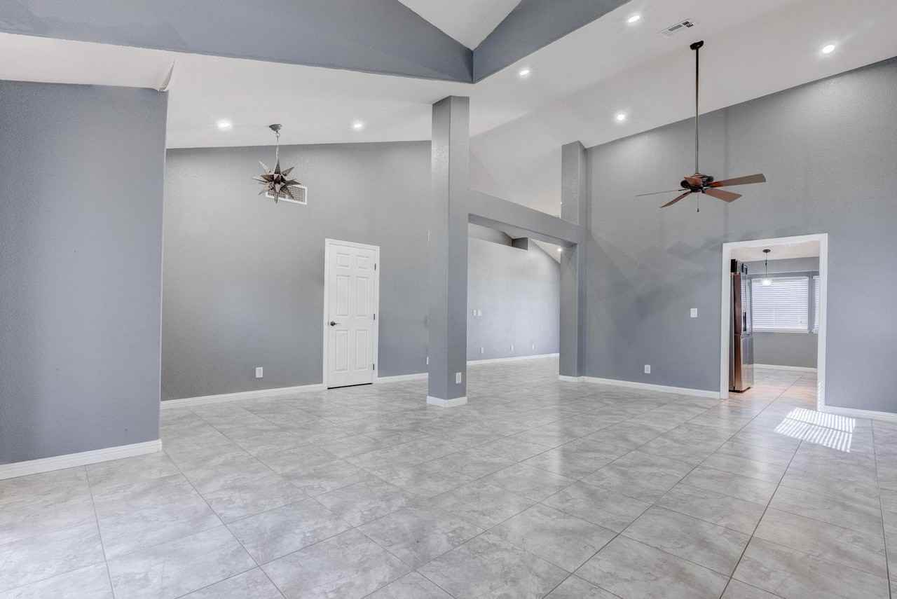 7817 Cape Vista Ln - Photo 7 of 47