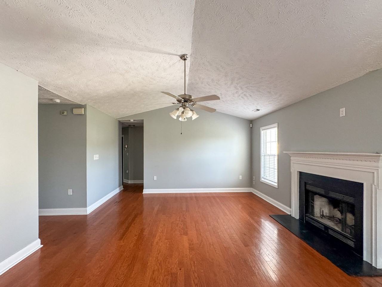 584 S Buckeye Dr - Photo 4 of 27