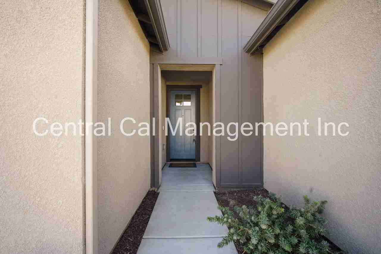 6618 Glacier Bay St - Photo 4 of 23