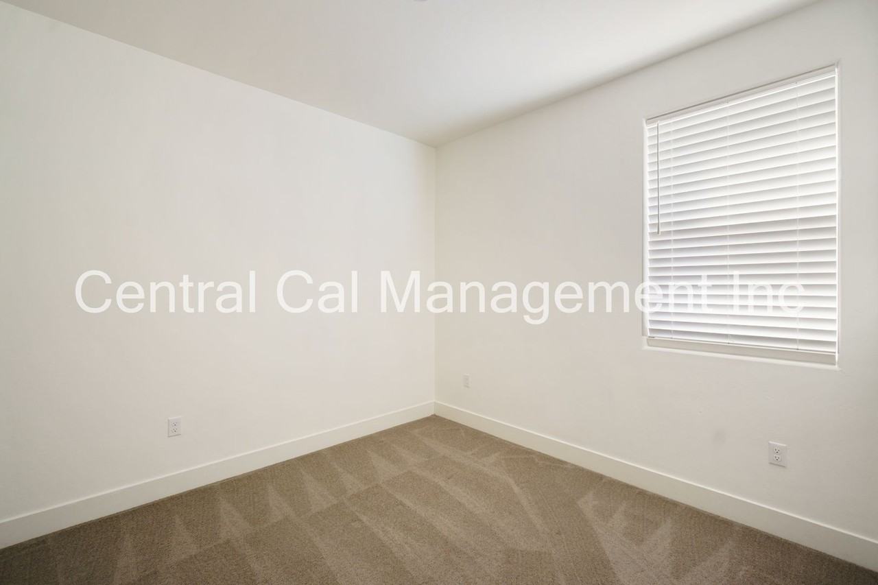 6618 Glacier Bay St - Photo 6 of 23