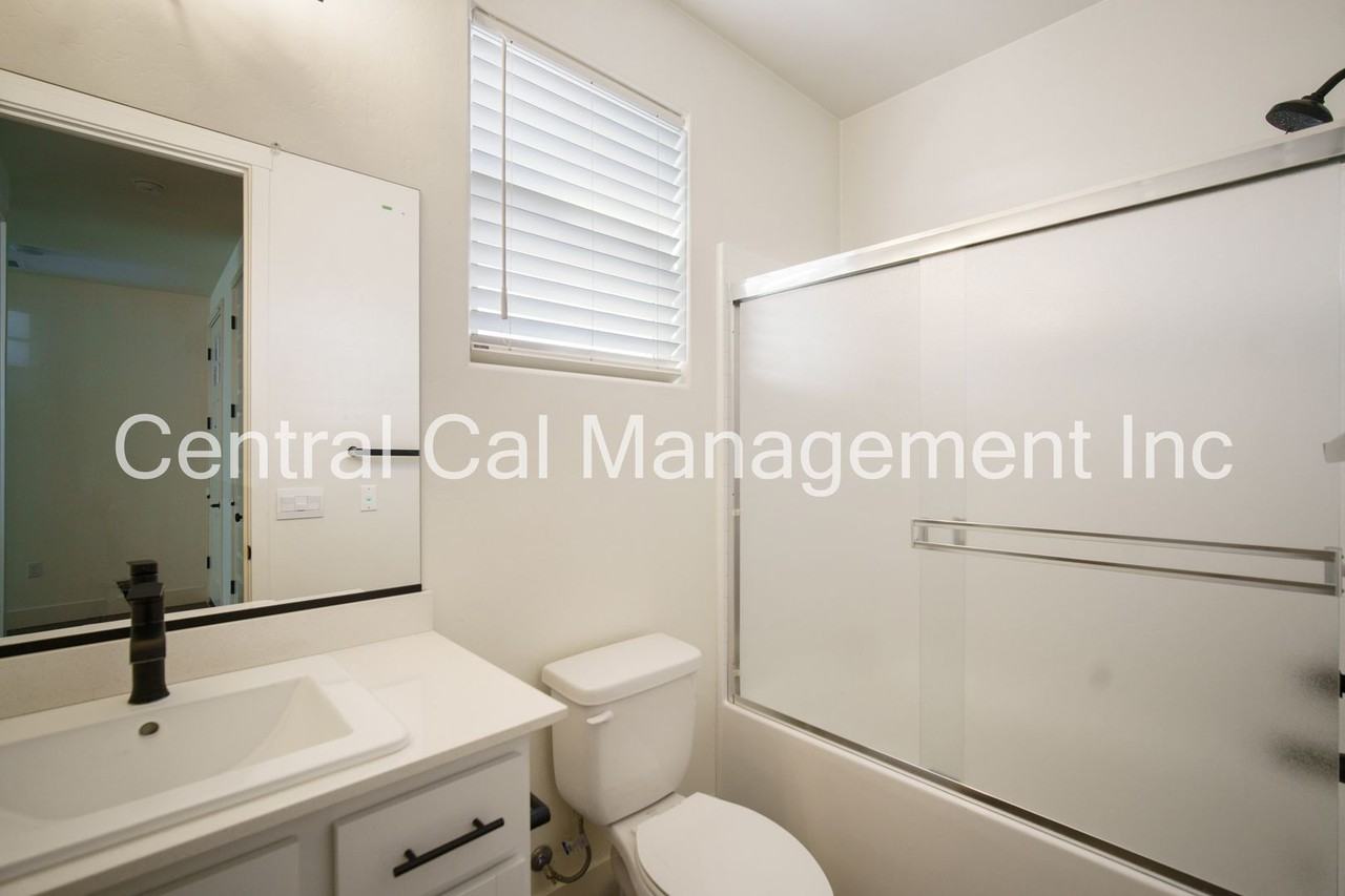 6618 Glacier Bay St - Photo 7 of 23