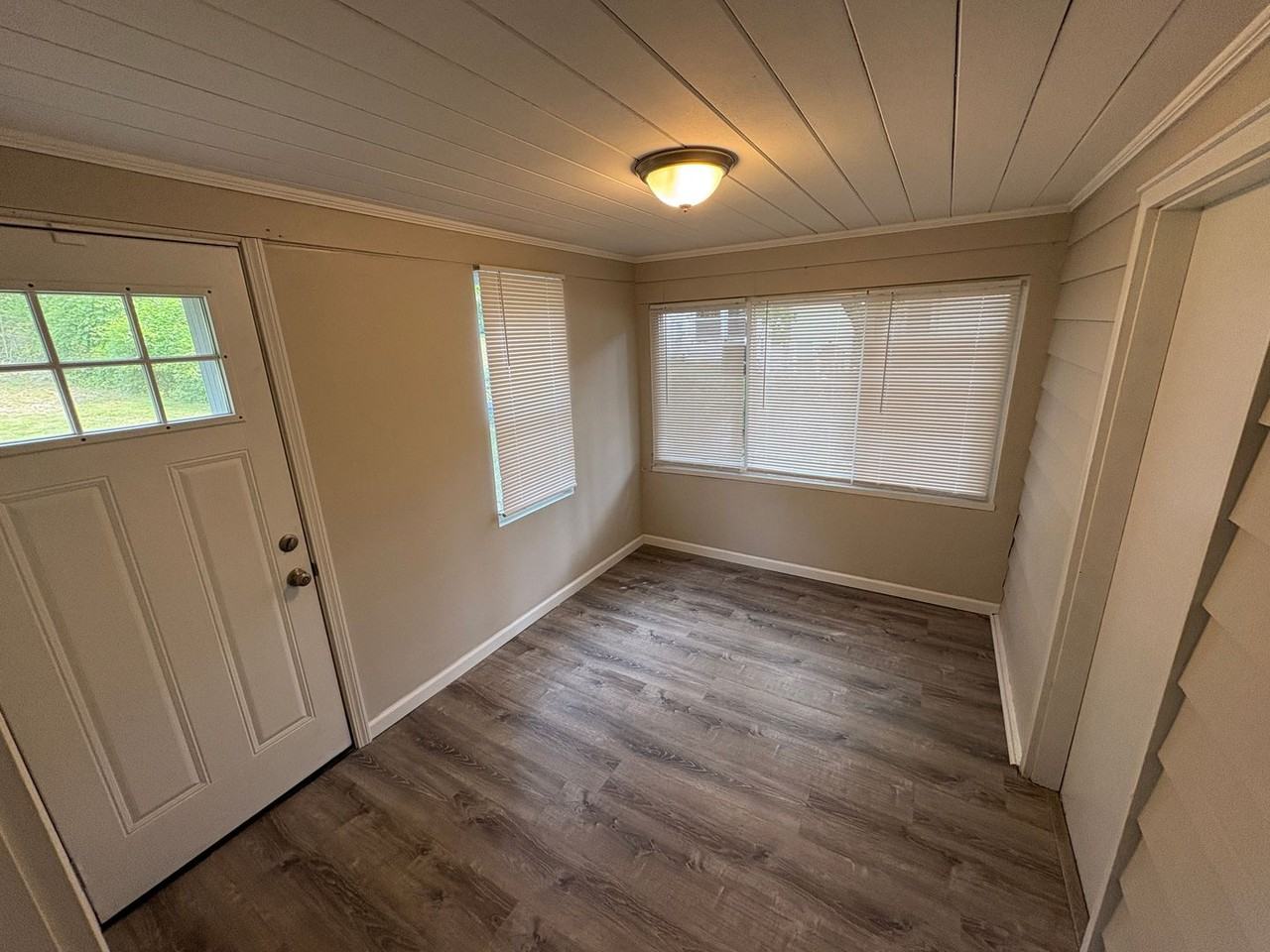 211 Frost Ave - Photo 2 of 9
