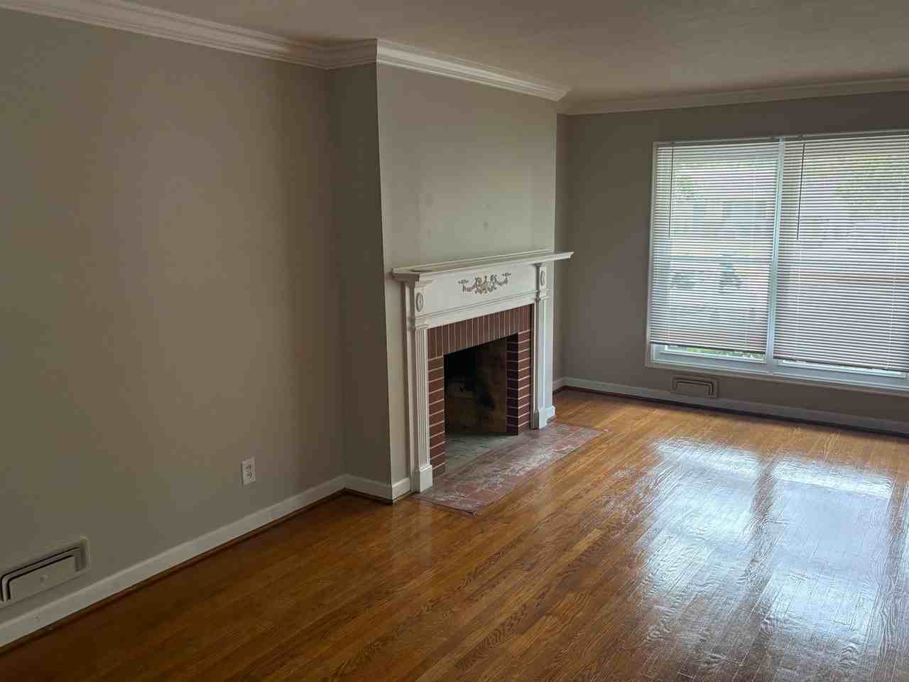211 Frost Ave - Photo 3 of 9