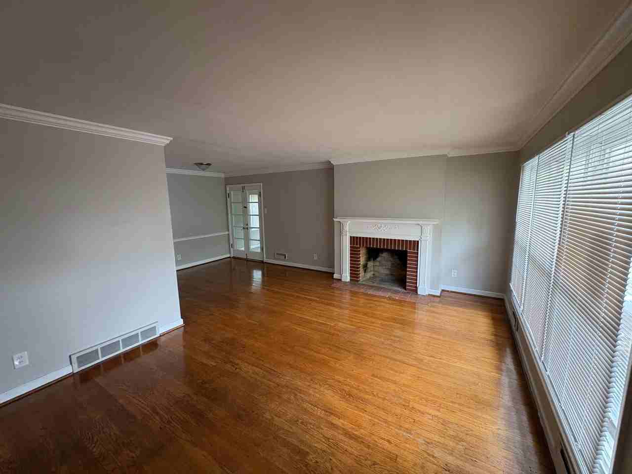 211 Frost Ave - Photo 4 of 9