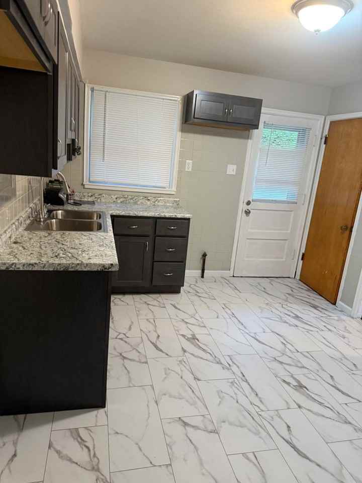 211 Frost Ave - Photo 5 of 9