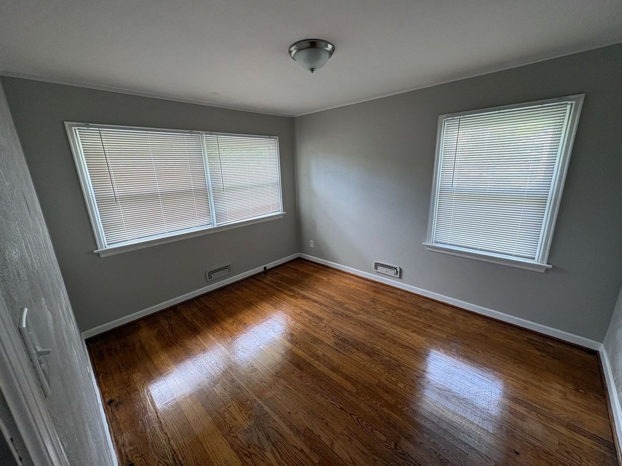 211 Frost Ave - Photo 6 of 9