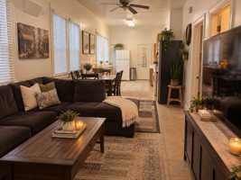 featured image of 864 E Menlo Ave