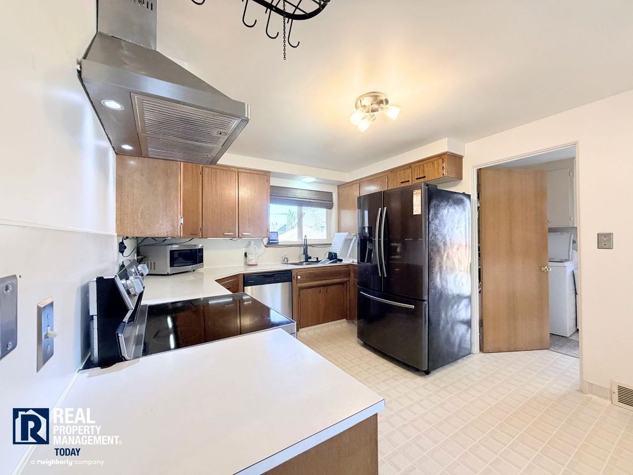 610 4th St Ne - Photo 4 of 29