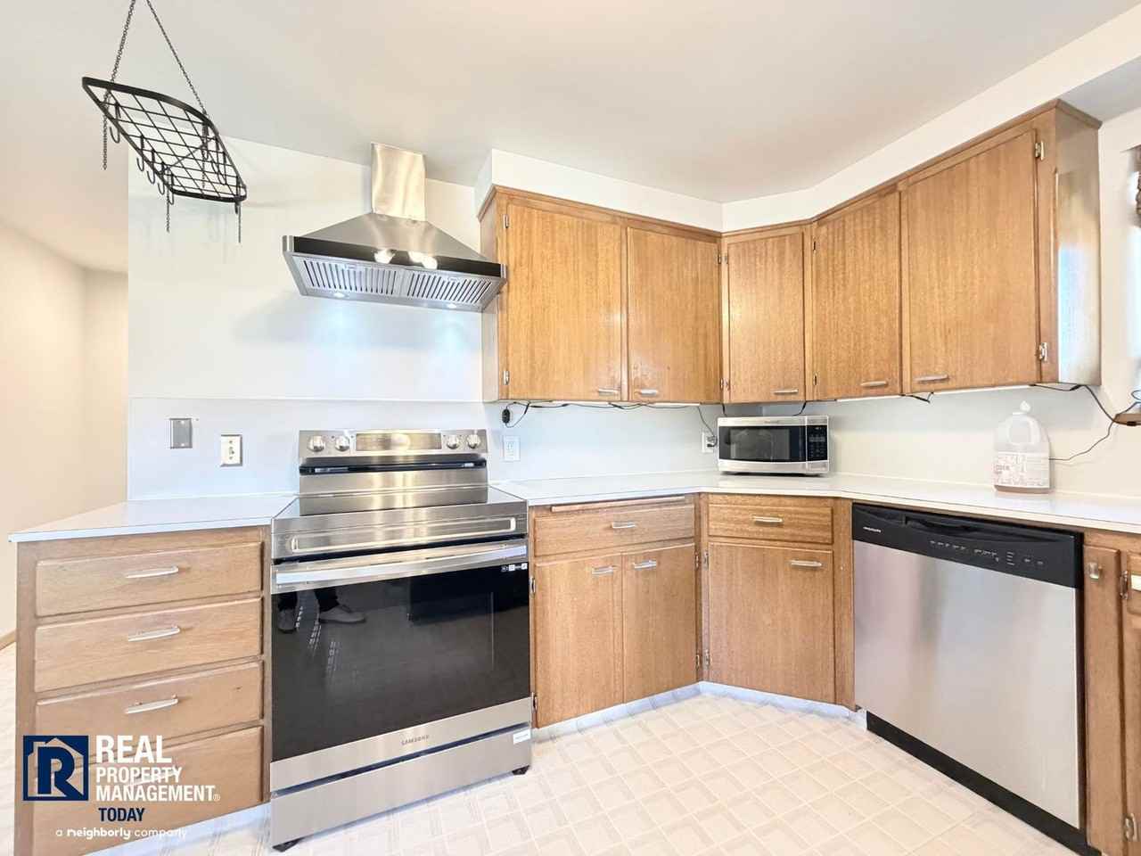 610 4th St Ne - Photo 5 of 29
