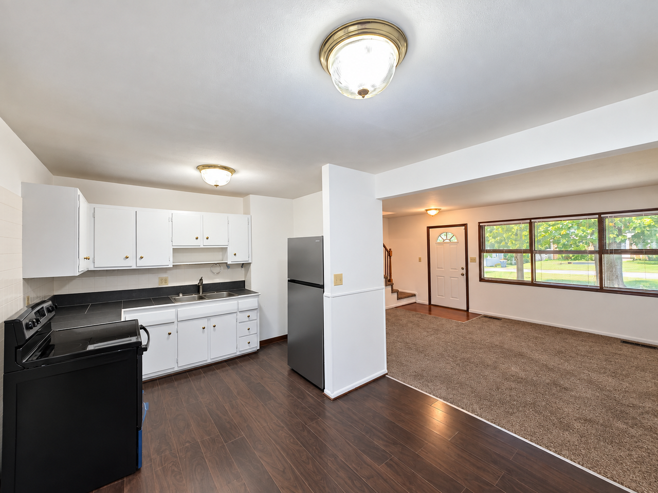 8603 Corrington Ave - Photo 4 of 17