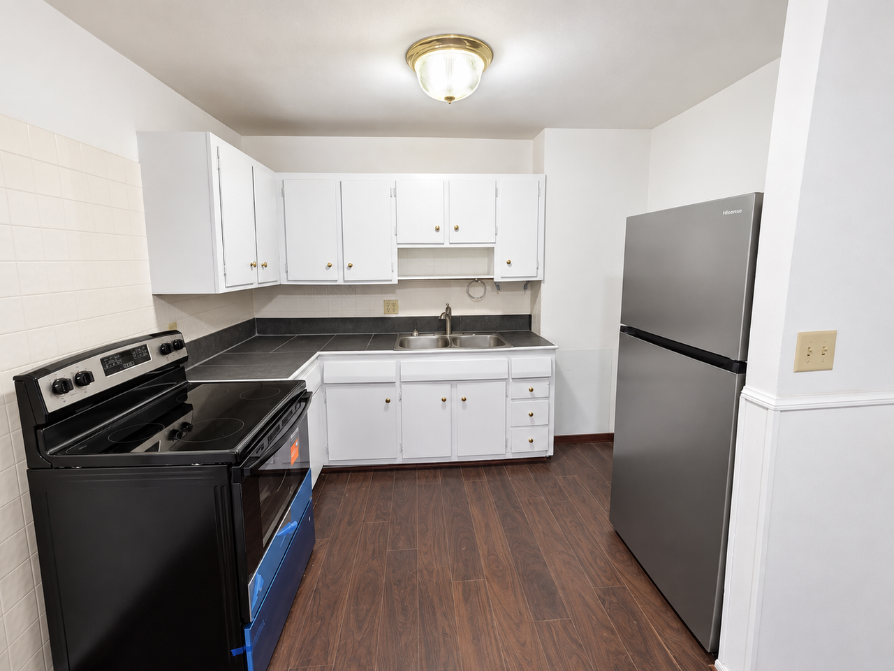 8603 Corrington Ave - Photo 5 of 17